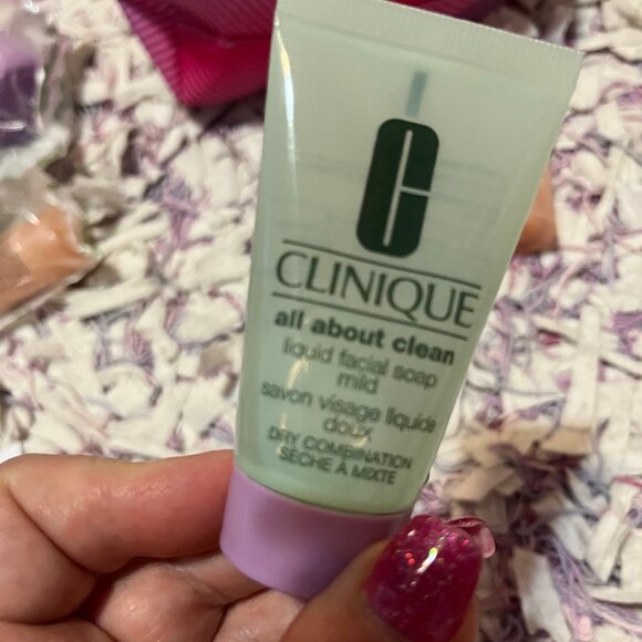 NEW Clinique 8pc Kit Cleaning Balm Face Soap Moisture Mask Eyeliner Mascara Bag - Picture 3 of 16